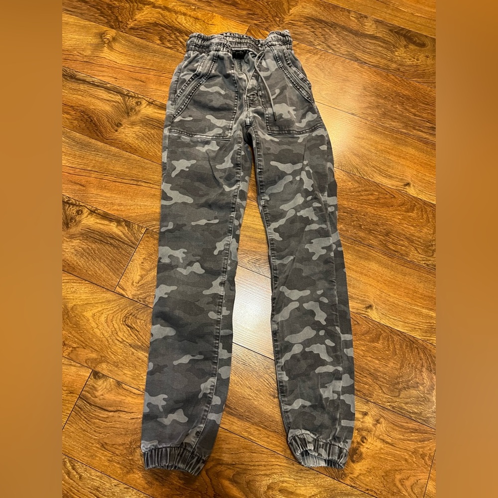 American Eagle Outfitters Gray Camo Joggers